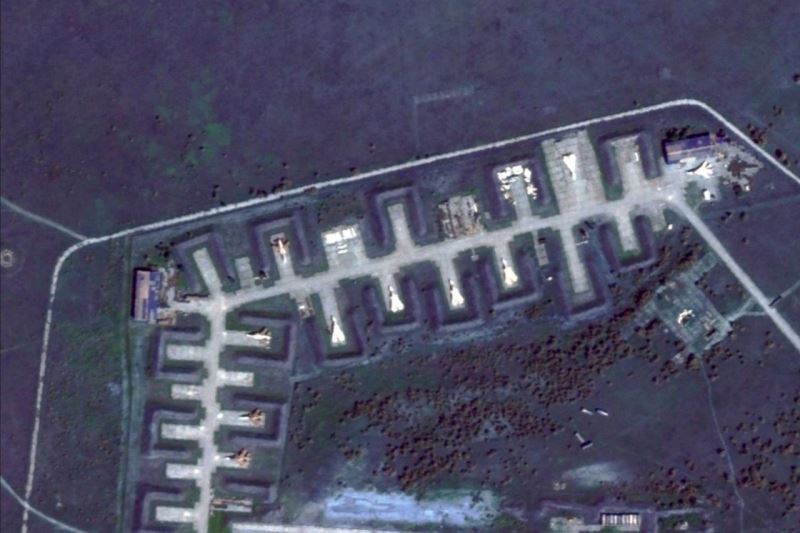 Kırım’da askeri hava üssündeki patlamanın hasarı uydu fotoğraflarına yansıdı
