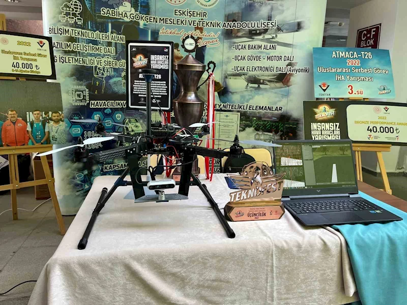 Lise öğrencilerinden kargo teslim eden dron