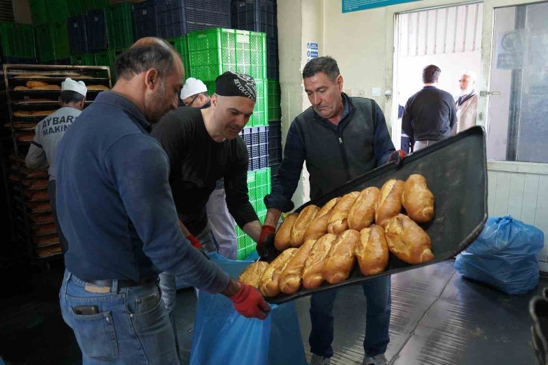 Tarsus’tan deprem bölgesine ekmek sevkiyatı
