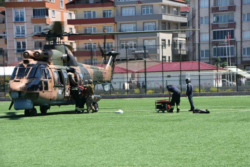 Sinop’ta sel nedeniyle elektriği kesilen köylere helikopterle jeneratör götürüldü
