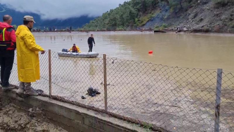 Amasya’da ekipler selde kaybolan Zilal Şahin’i arıyor
