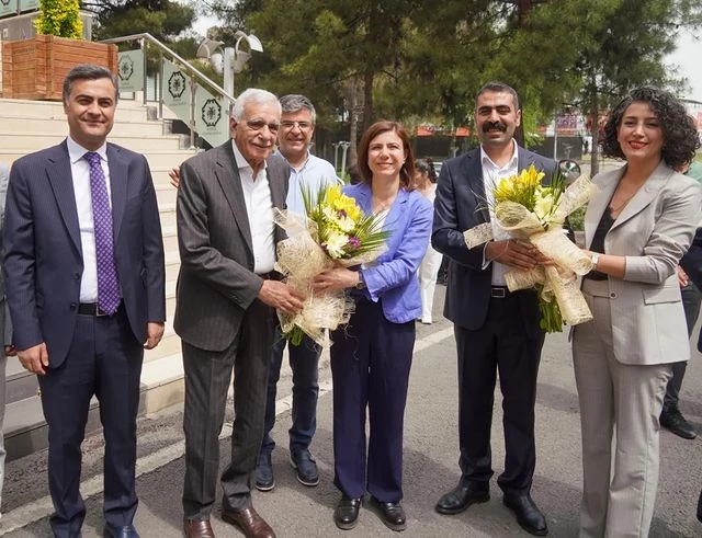 Abdullah Zeydan, Diyarbakır ve Mardin Büyükşehir Belediyesi Eşbaşkanlarını Ziyaret Etti