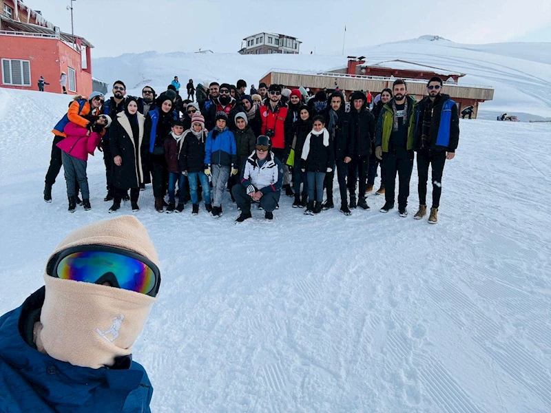 Öğrencilerimiz Mergabütan Kayak Merkezinde Kayağın ve Karın Tadını Çıkardı
