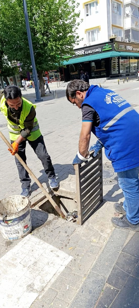 Siirt Belediyesi Su ve Kanalizasyon Müdürlüğü Temizlik Çalışmalarına Devam Ediyor
