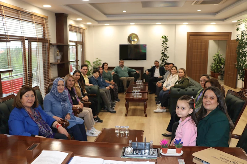 Sosyal Yardımlaşma ve Dayanışma Vakfı Müdürü Ayşe Çakal, Yerel Yönetim Çalışanlarını Ziyaret Etti