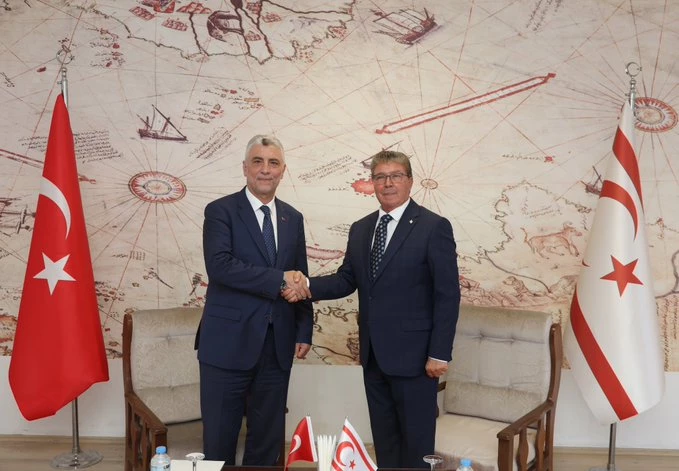 Ticaret Bakanı Ömer Bolat, KKTC Başbakanı Üstel ile Ekonomik İşbirliği Görüşmesi Gerçekleştirdi